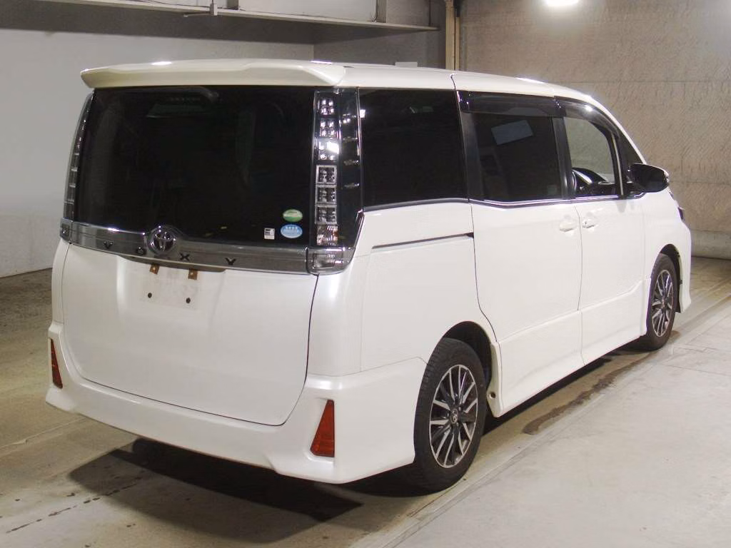 TOYOTA VOXY