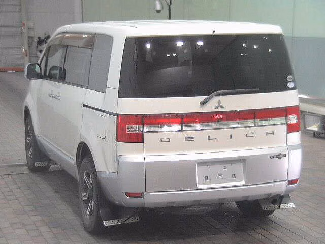 MITSUBISHI DELICA D:5