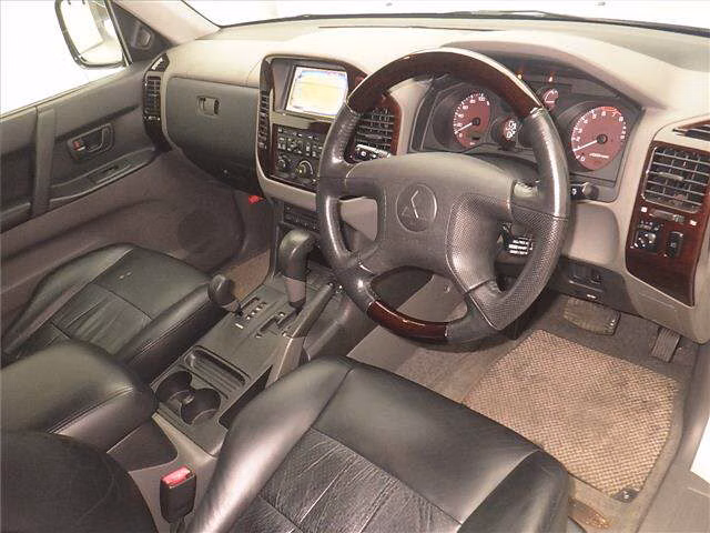 MITSUBISHI PAJERO