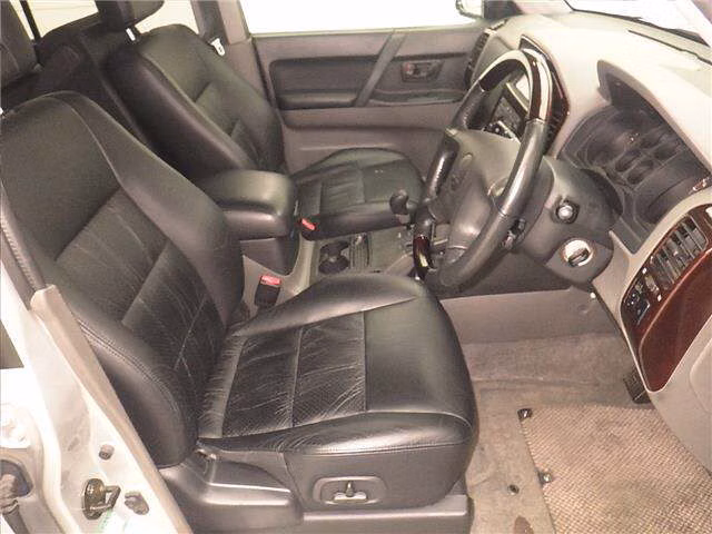 MITSUBISHI PAJERO