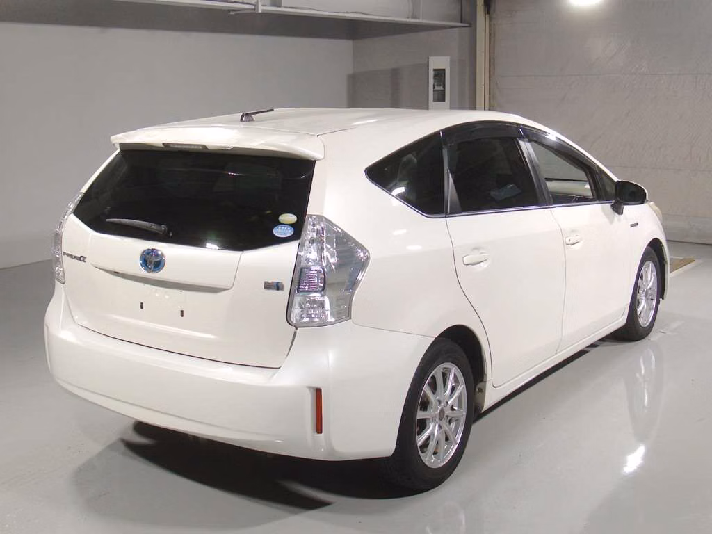 TOYOTA PRIUS ALPHA