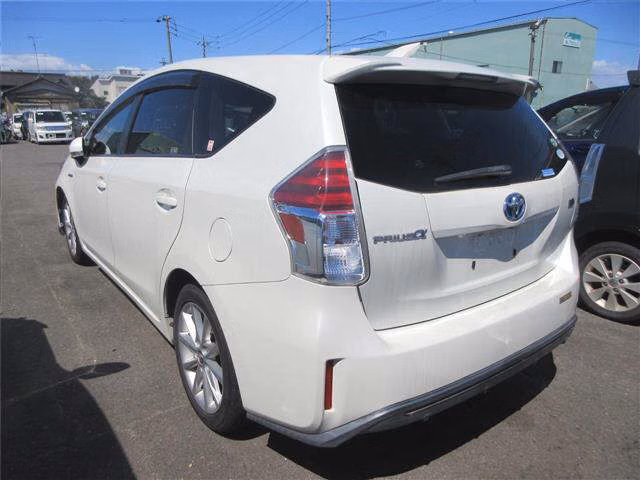 TOYOTA PRIUS ALPHA