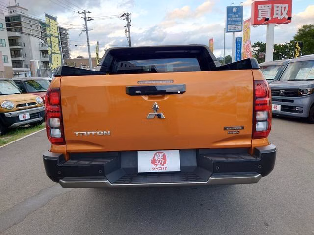 MITSUBISHI TRITON