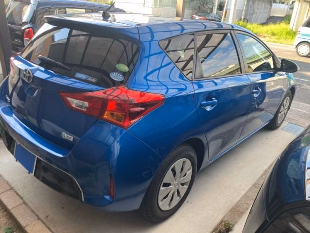 TOYOTA AURIS