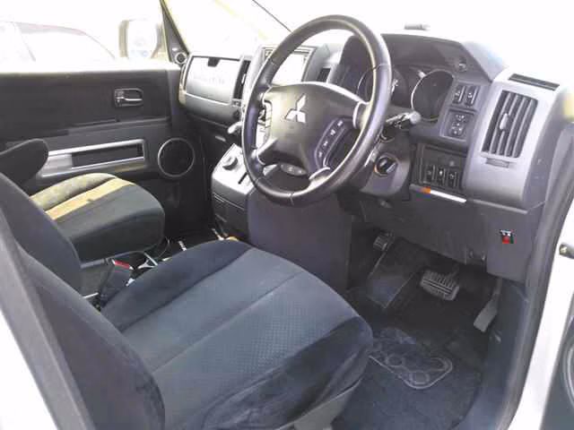 MITSUBISHI DELICA D:5