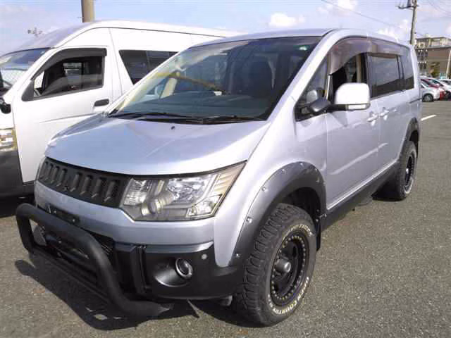 MITSUBISHI DELICA D:5