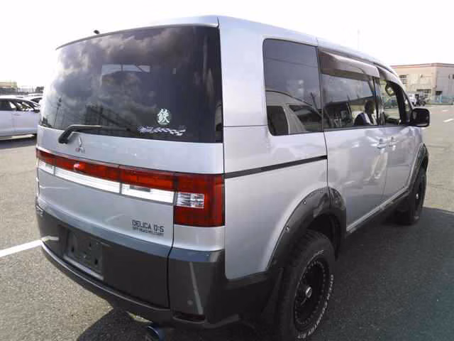 MITSUBISHI DELICA D:5
