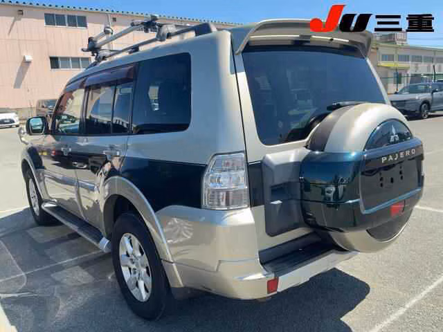 MITSUBISHI PAJERO