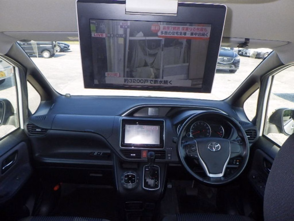 TOYOTA VOXY