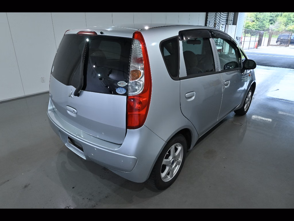 MITSUBISHI COLT
