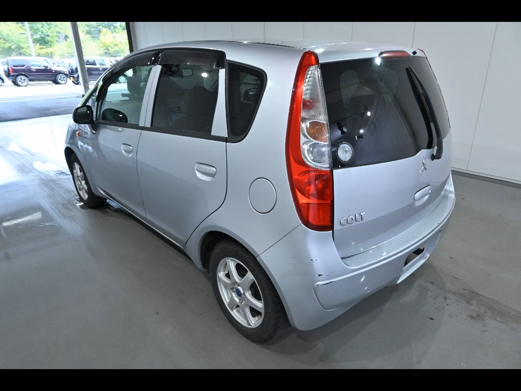 MITSUBISHI COLT