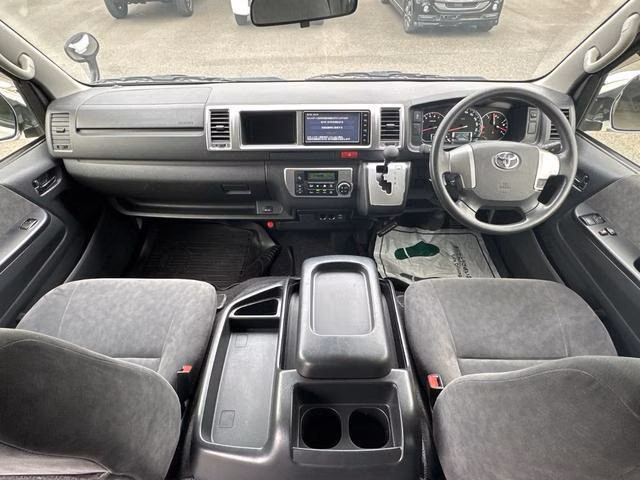 TOYOTA HIACE