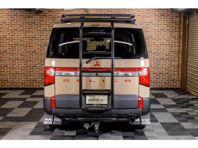 MITSUBISHI DELICA D:5