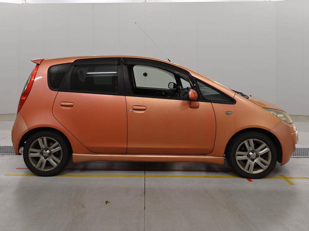 MITSUBISHI COLT