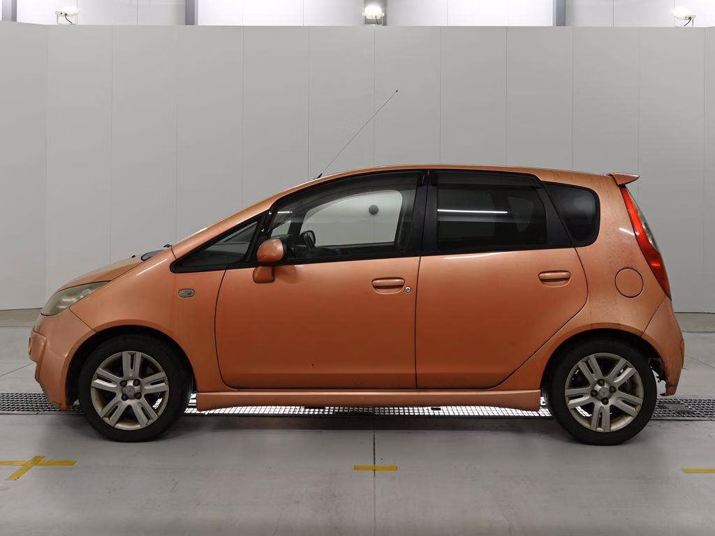 MITSUBISHI COLT