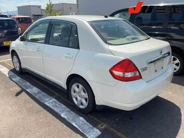 NISSAN TIIDA LATIO