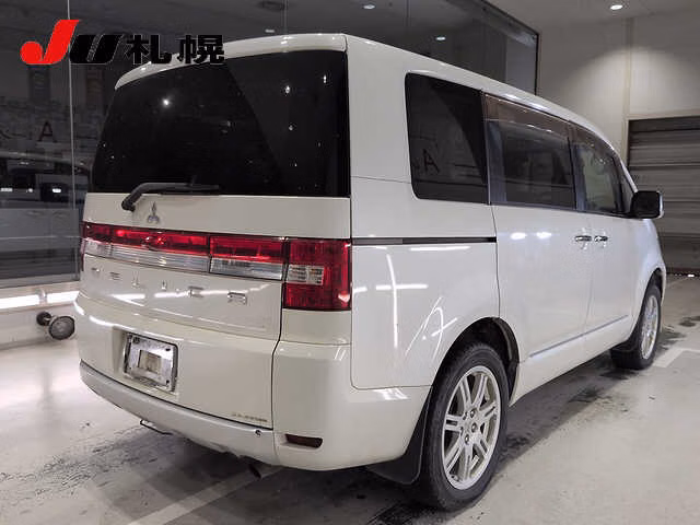 MITSUBISHI DELICA D:5