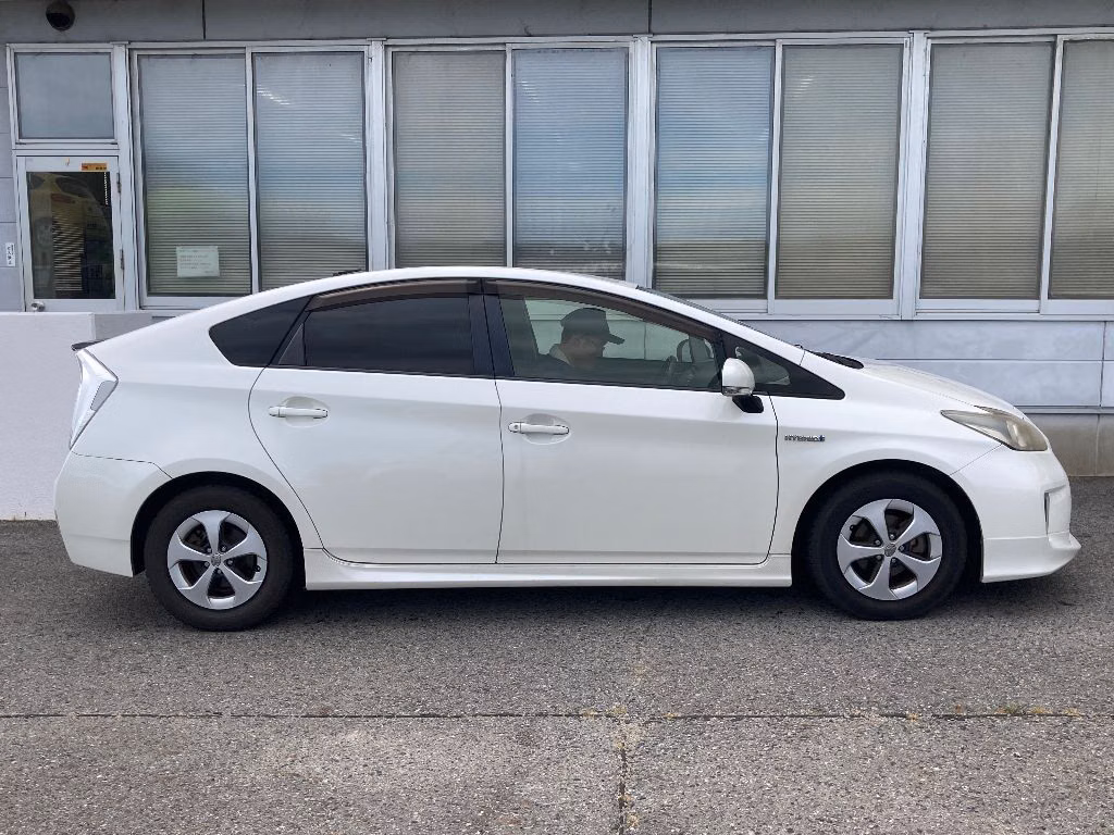 TOYOTA PRIUS