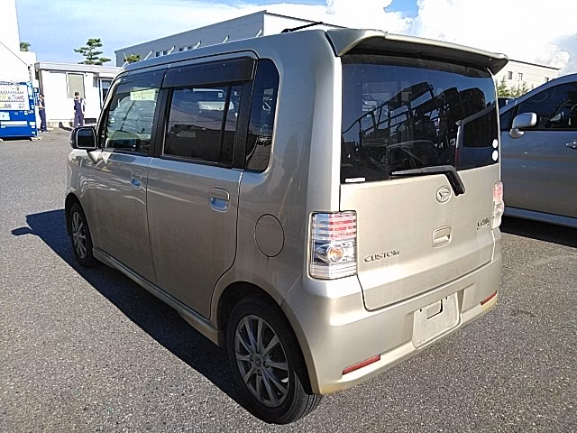 DAIHATSU MOVE CONTE
