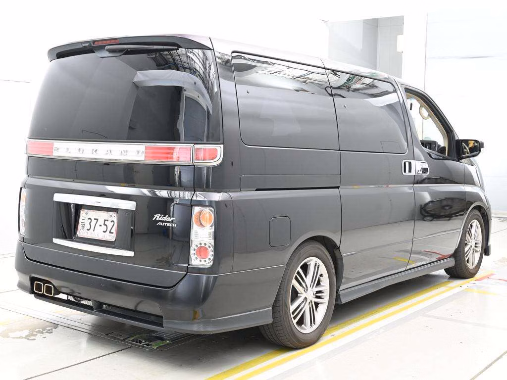 NISSAN ELGRAND