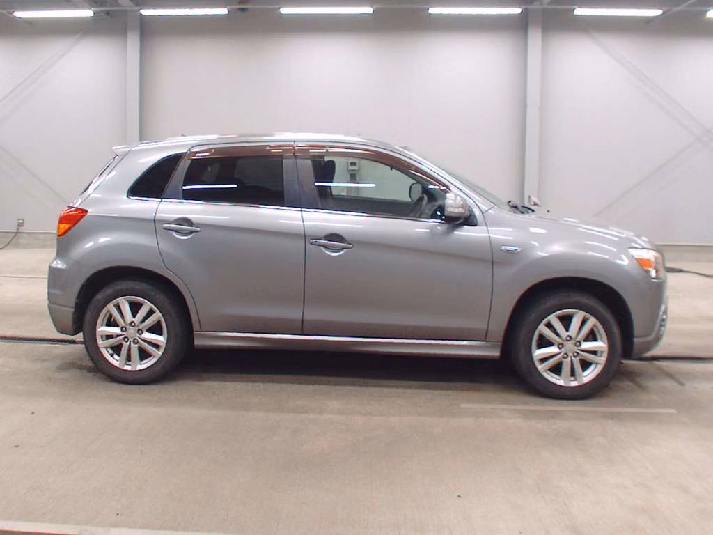 MITSUBISHI RVR