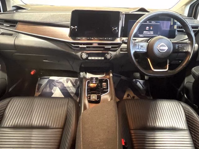 NISSAN AURA