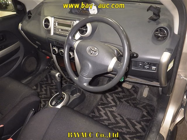 TOYOTA IST