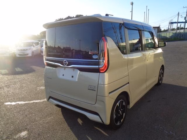 NISSAN ROOX