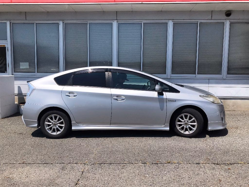 TOYOTA PRIUS