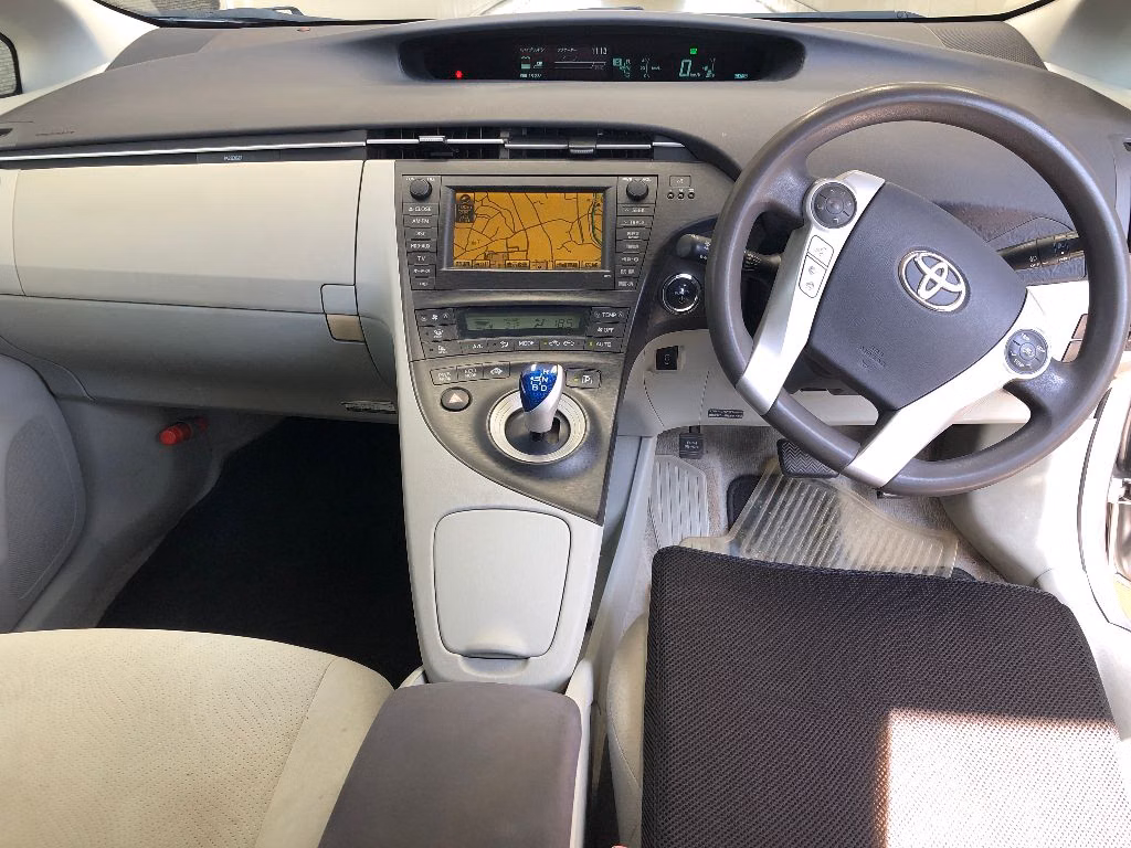 TOYOTA PRIUS