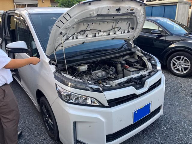 TOYOTA VOXY