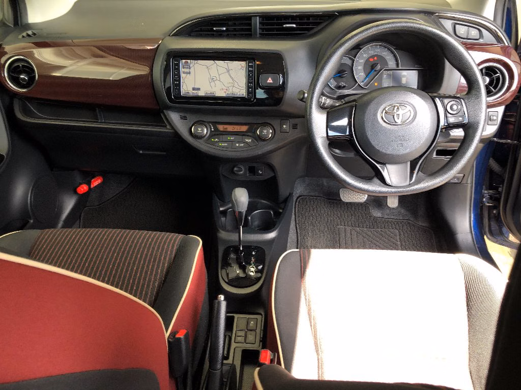 TOYOTA VITZ