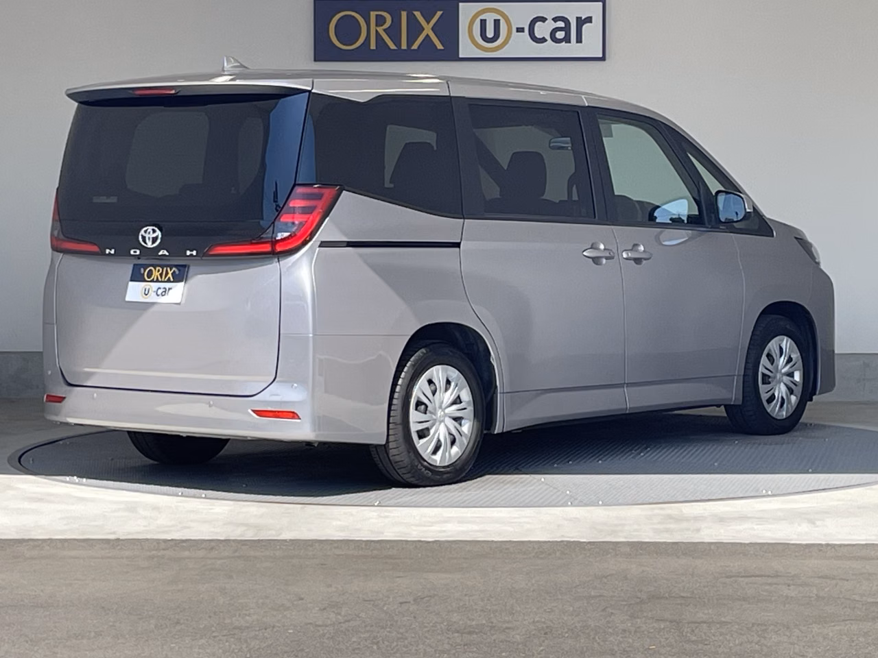 TOYOTA NOAH