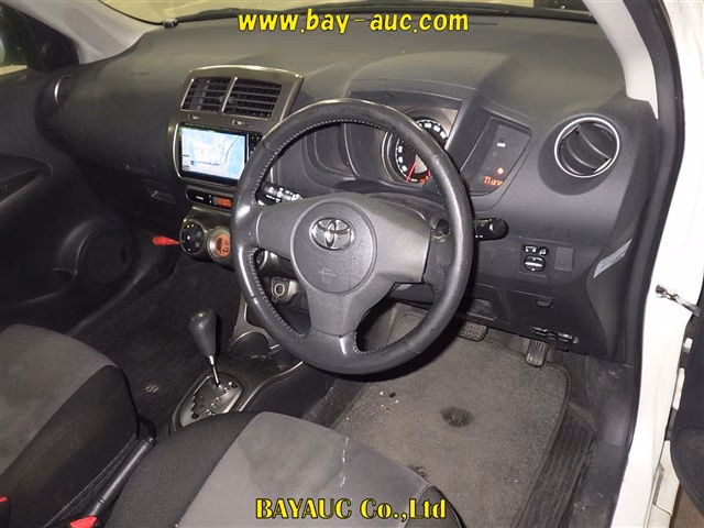 TOYOTA IST