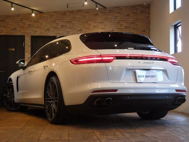PORSCHE PANAMERA