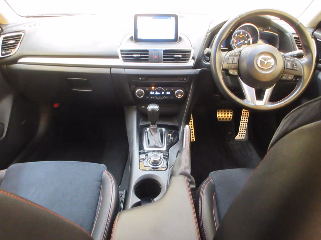 MAZDA AXELA