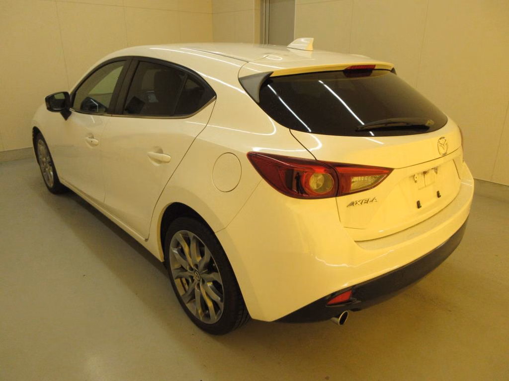 MAZDA AXELA