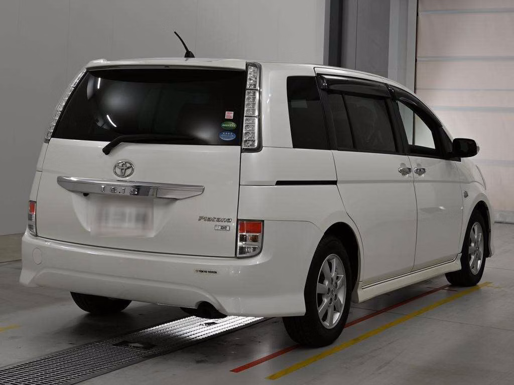 TOYOTA ISIS