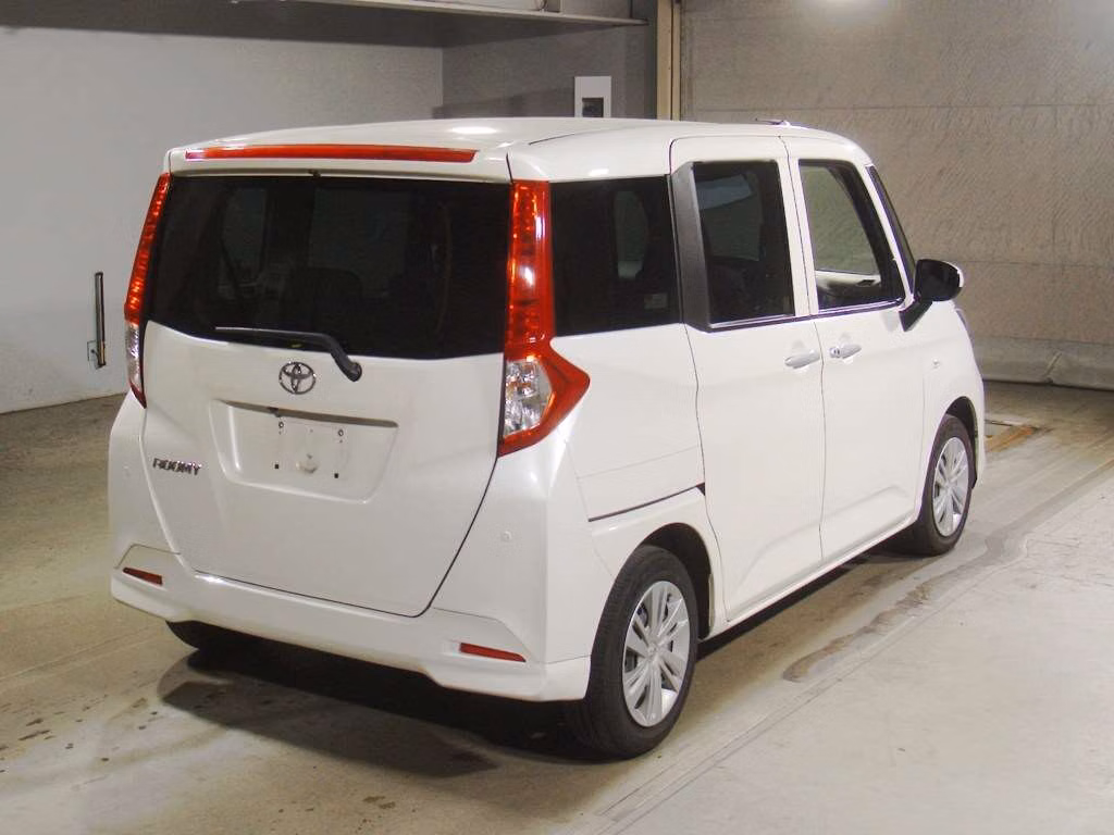 TOYOTA ROOMY