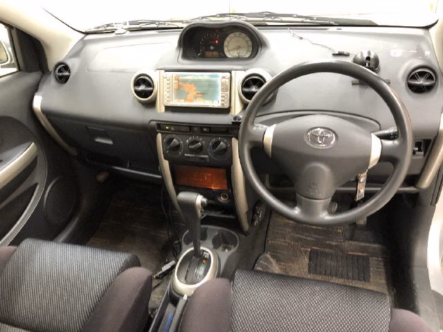 TOYOTA IST