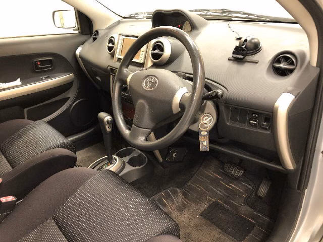TOYOTA IST