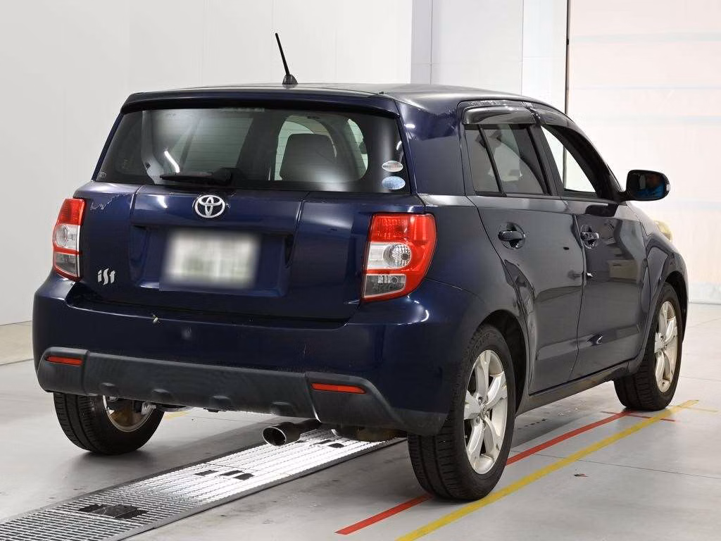 TOYOTA IST