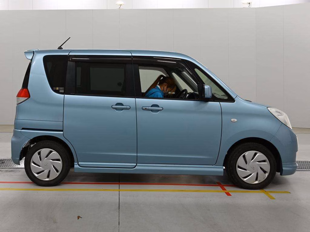 MITSUBISHI DELICA D:2