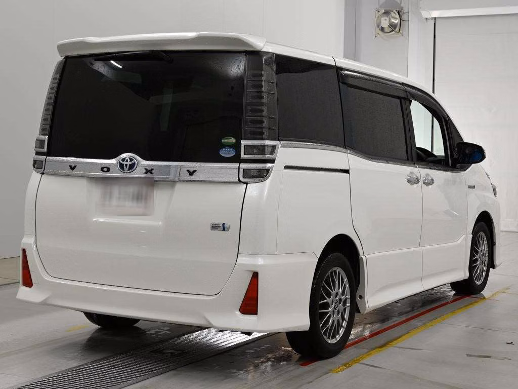 TOYOTA VOXY