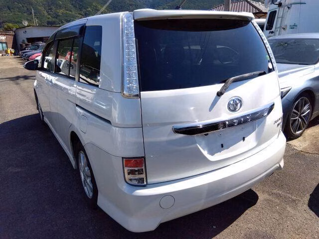 TOYOTA ISIS