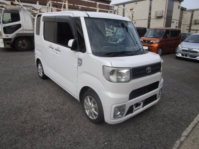 TOYOTA PIXIS MEGA