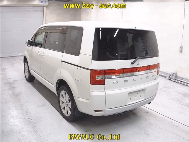 MITSUBISHI DELICA D:5