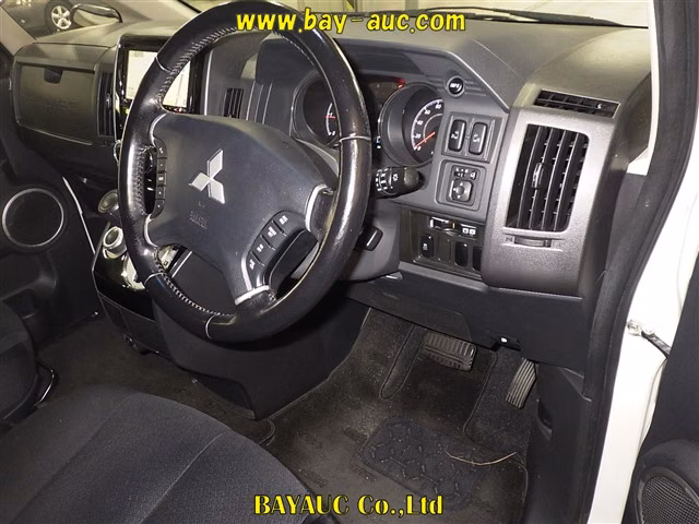 MITSUBISHI DELICA D:5
