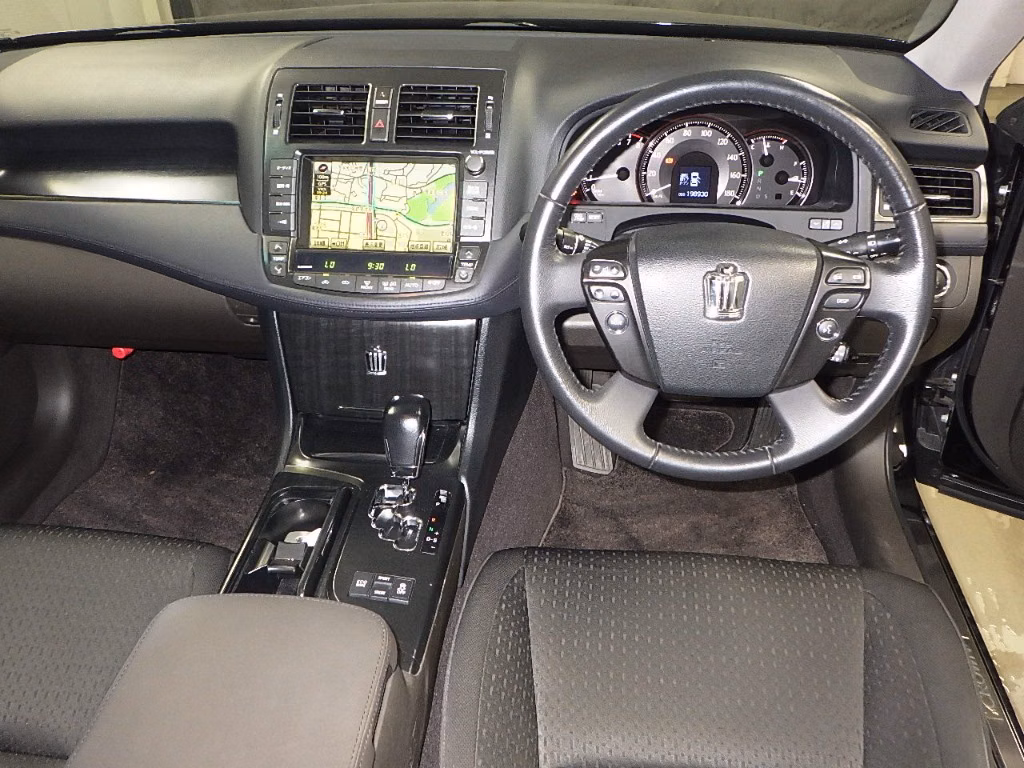TOYOTA CROWN