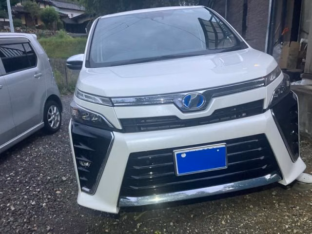 TOYOTA VOXY